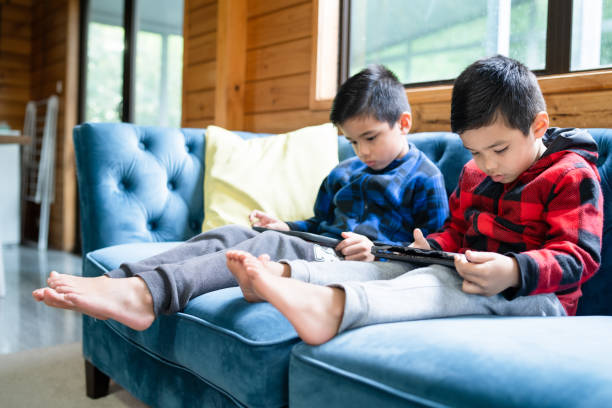 Increased screen time among kids may signal autism, ADHD risk