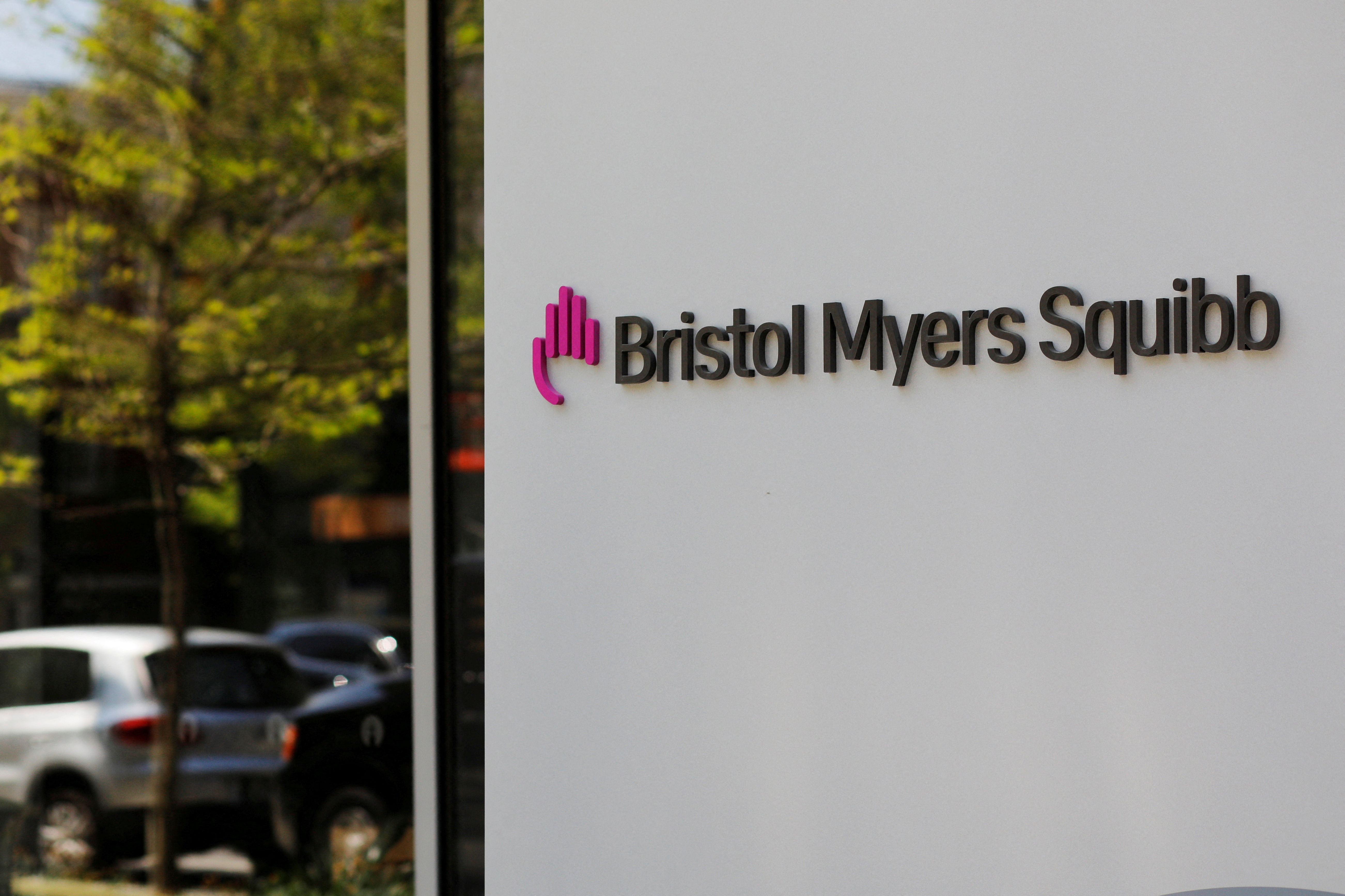 Bristol Myers signs $380 mln CAR-T therapies supply deal with Cellares