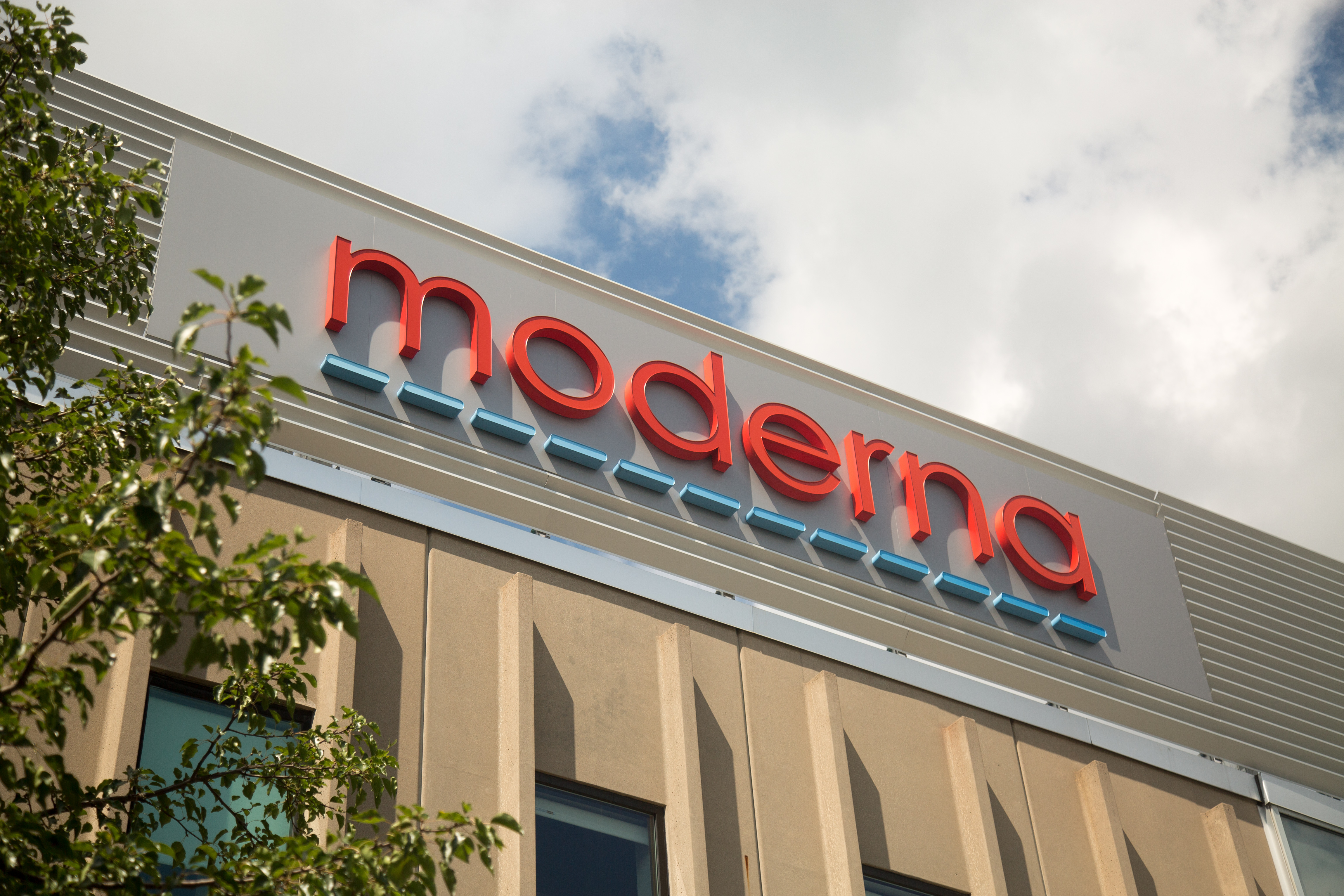 Moderna sees up to $15 bln in respiratory vaccine sales in 2027