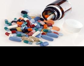 Indian shares edge higher on pharma, consumer gains